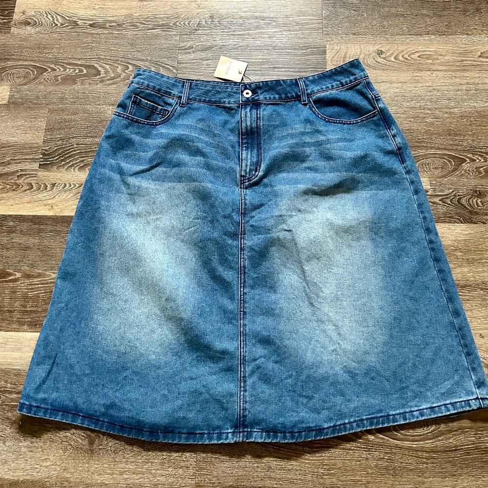 Bloomchic A-Line MIDI Denim Skirt Size 18 Women’s with Pockets NWT
